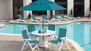 Windmaster 7.5′ Round Umbrella – Turquoise – lifestyl – gallery